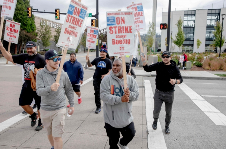 Boeing, union to resume talks as strike quiets Seattle plants