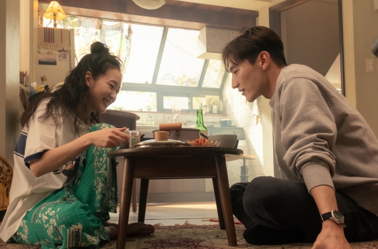 [Herald Review] Two misfits’ evolving friendship, chemistry spice up ‘Love in the Big City’