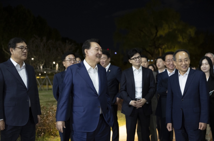 Yoon, ruling party leadership take flak over ‘meaningless’ dinner