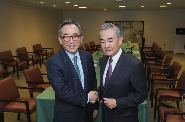 S. Korea, China FMs signal Yoon-Xi summit during APEC in November