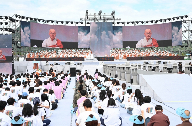 Meditation brings calm to Gwanghwamun