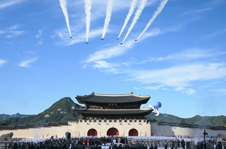 North Korean trash balloons cross border day after Seoul military parade