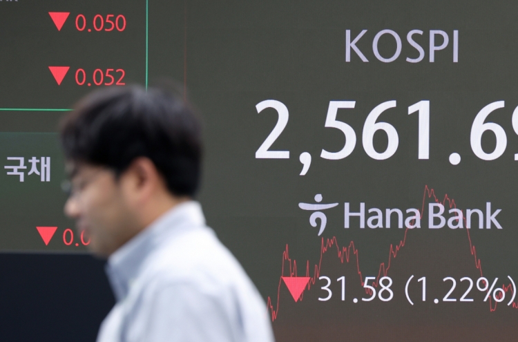 Kospi slump hits retail investors hard in Q3, but foreign investors gain