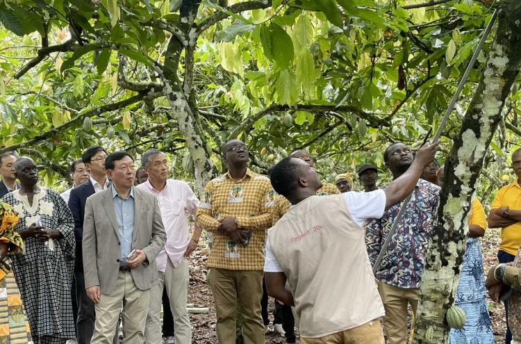 Lotte chief vows sustainable cacao sourcing in Ghana