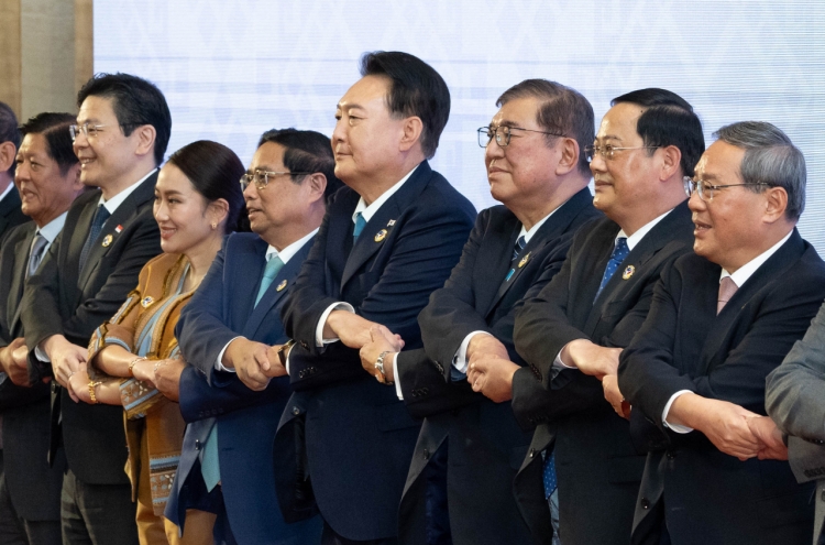 Leaders of S. Korea, ASEAN agree to elevate ties to highest level