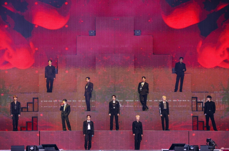 [Herald Review] Seventeen showcases new songs in world tour ‘Right Here’