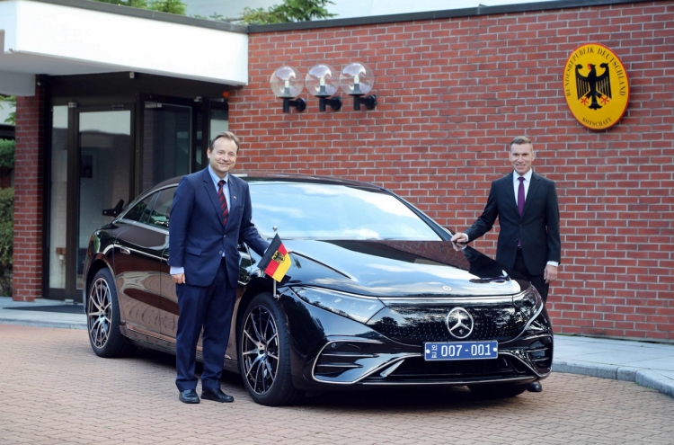 [Photo News] Mercedes for German embassy