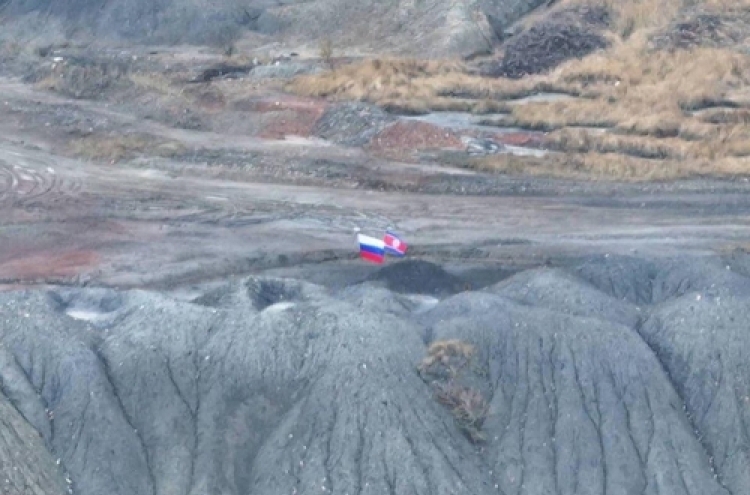 Russian, N. Korean flags displayed together on Ukraine battlefield