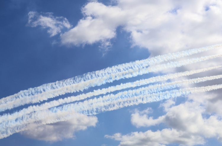 [Photo News] Sacheon Airshow paints autumn sky