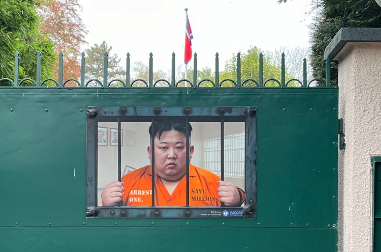 Poster of Kim Jong-un behind bars launches S. Korean groups' anti-NK campaign in Geneva