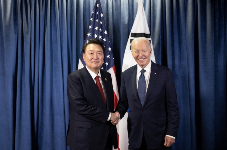 Yoon, Biden hold farewell summit in Peru