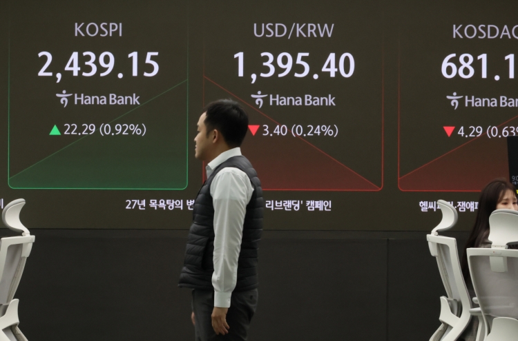 Seoul shares open higher on large-cap gains