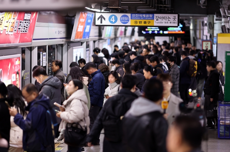 Traffic delays expected as railway workers hold work-to-rule protest