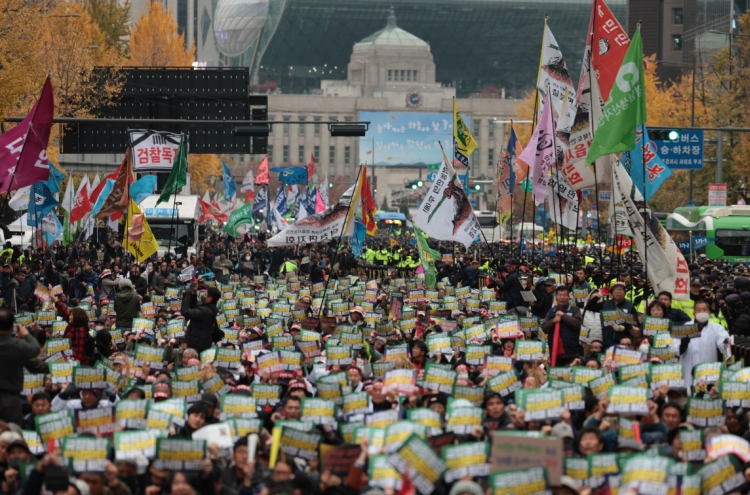 Labor, farmer groups stage large-scale rallies in central Seoul