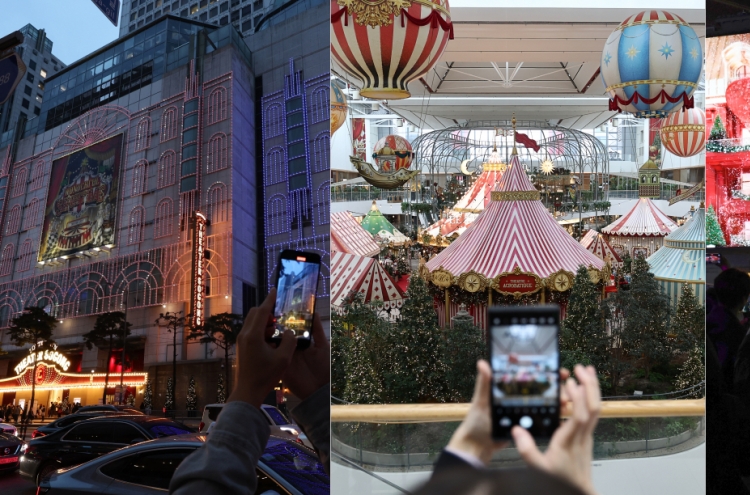 Seoul’s department stores dazzle in festive holiday competition