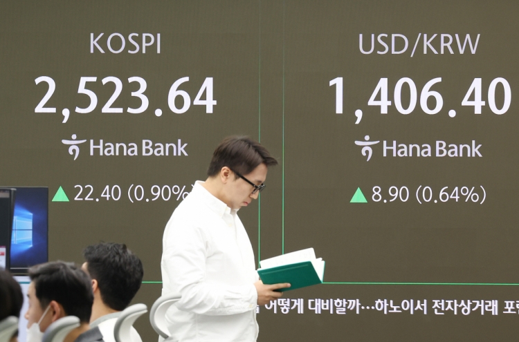 Seoul shares open higher on tech gains