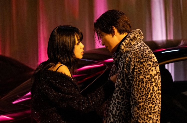 [Herald Review] 'Gangnam B-Side' combines social realism with masterful suspense, performance