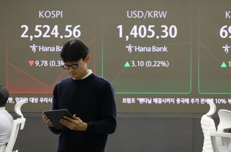 Seoul shares open lower on slump in autos, financials