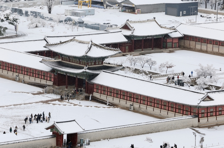 Seoul blanketed by heaviest Nov. snow, with more expected