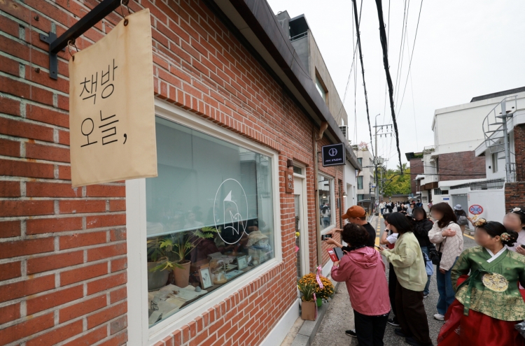 Han Kang 'no longer involved in operations' of her bookstore