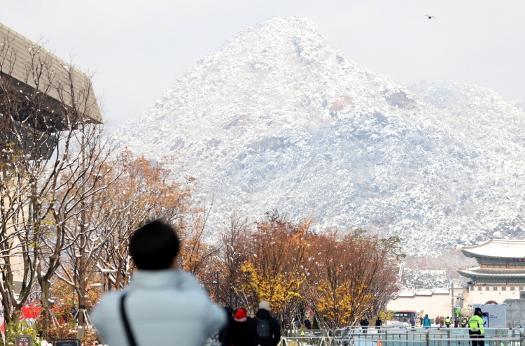 Chaos unfolds as rare November snowstorm hits Korea for 2nd day