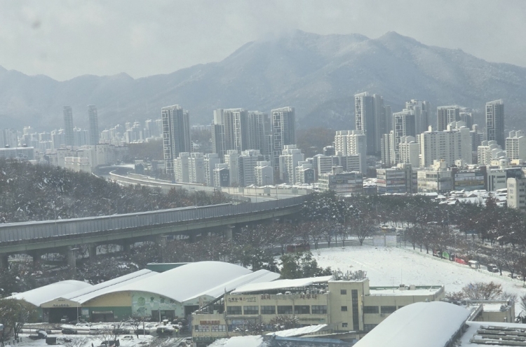 Roof collapses at Anyang wholesale market due to snow, 1 injured