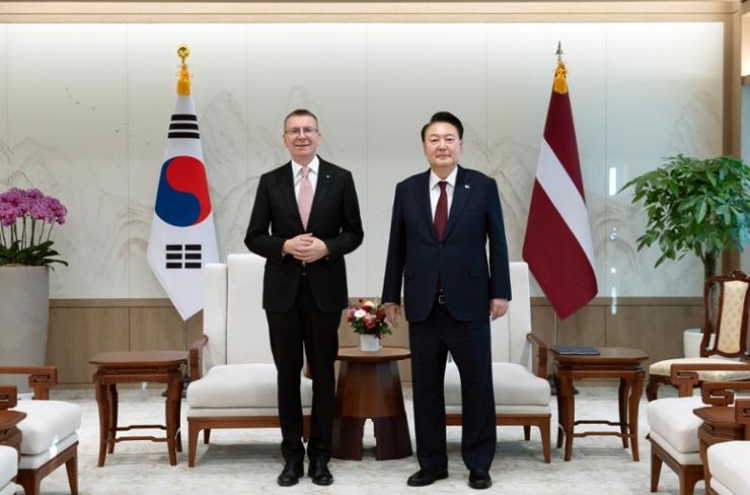 S. Korean, Latvian presidents agree to expand bio, defense cooperation