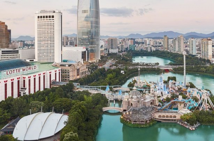 At Lotte Hotel, worker falls to death while painting 20-meter-high ceiling