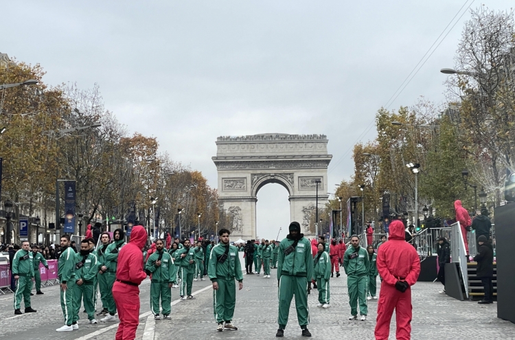 ‘Red Light, Green Light’: Doll from 'Squid Game' brings Paris to standstill