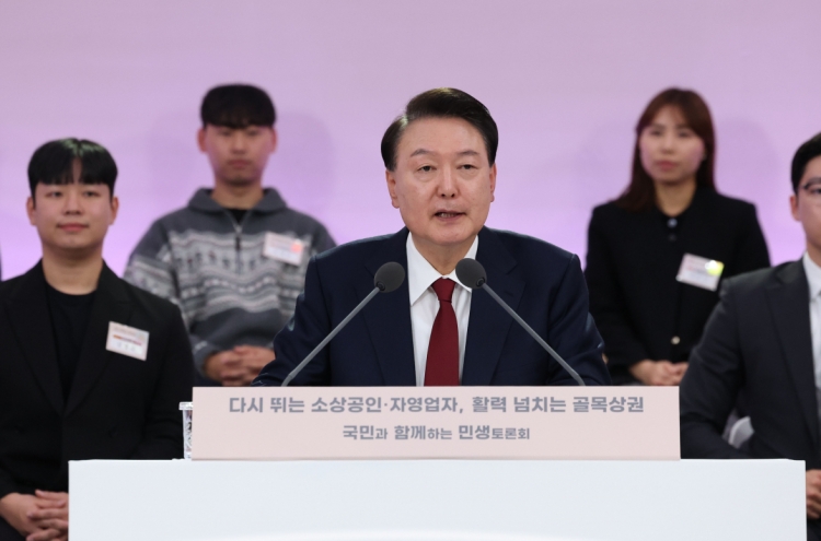 Yoon vows to ease burden on small merchants from delivery platform commissions