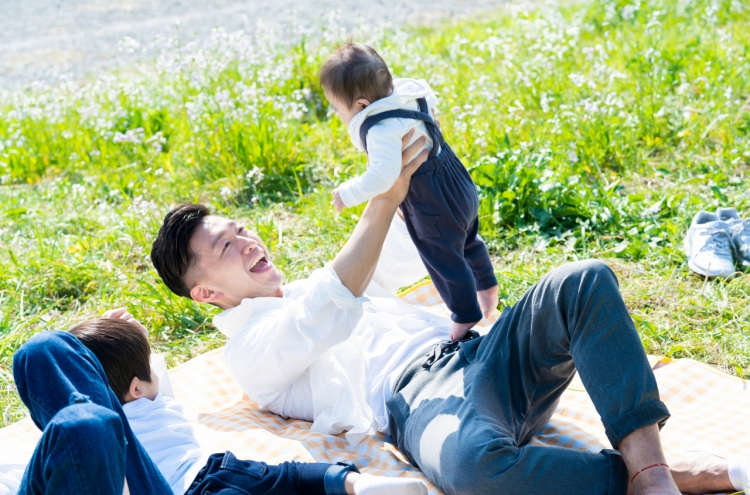 Eyeing birthrate, Korea sets 70% target for fathers' parental leave