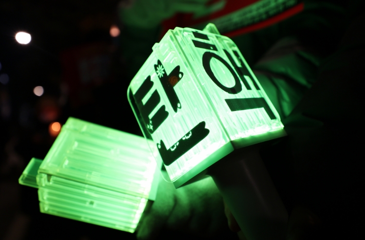 K-pop glow sticks light up online secondhand market