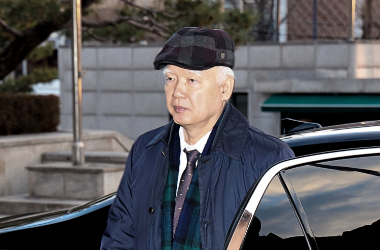 Yoon trial’s presiding justice under spotlight