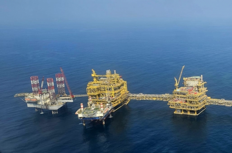 Hanwha Ocean's fixed platfrom achieves early oil production