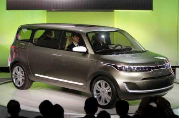 Domestic carmakers in Detroit motor show
