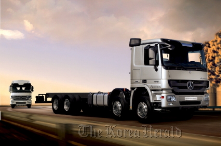 Daimler launches new cargo truck