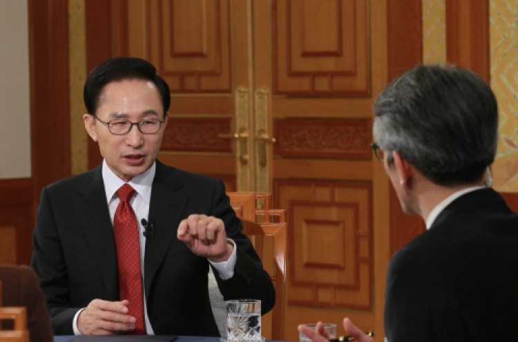 Lee says inter-Korean summit still possible