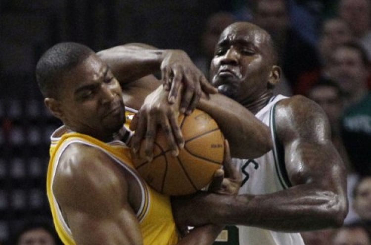 Kobe rallies Lakers past Allen, Celtics 92-86