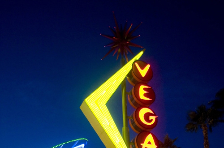 Neon makes a comeback in Las Vegas