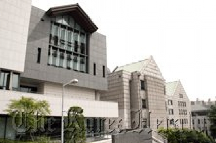 Men decry Ewha’s women-only policy