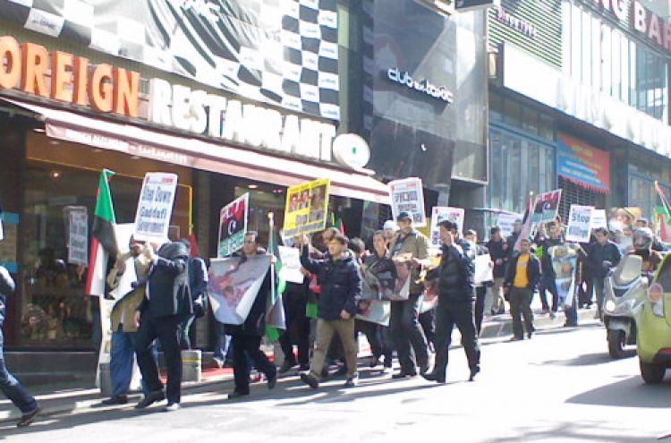 Arabs in Korea march to see Gadhafi out