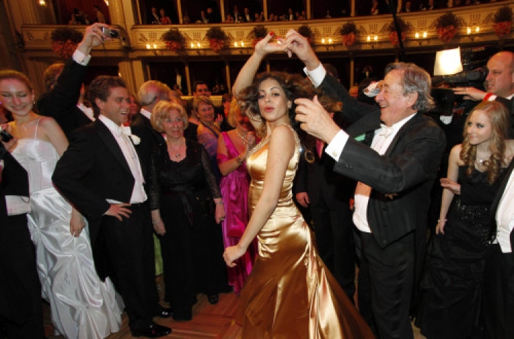 Ruby’s presence shakes up staid Vienna Opera Ball