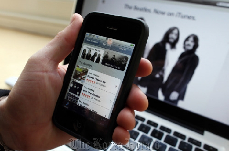 Apple to talk on unlimited downloads of bought music