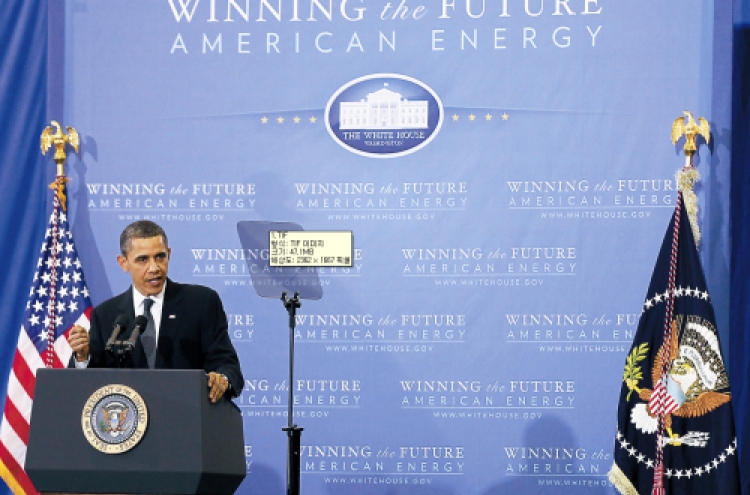 Obama sets ambitious goal to cut oil imports