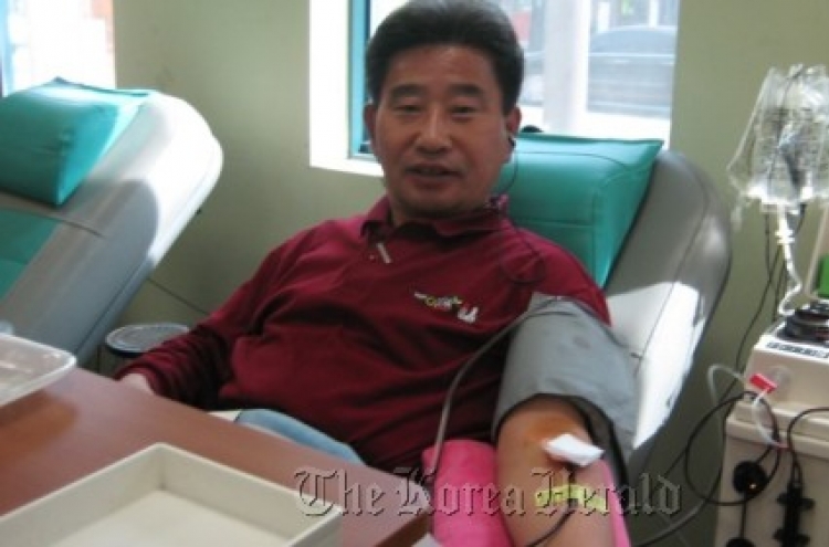 A blood donation Hall of Famer