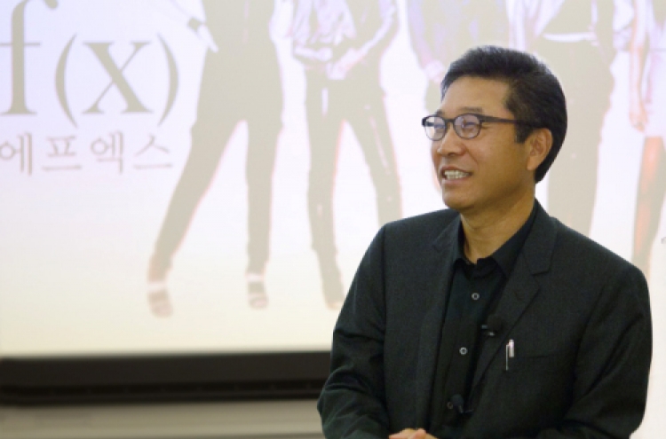 Lee Soo-man gives Hallyu lecture at Stanford