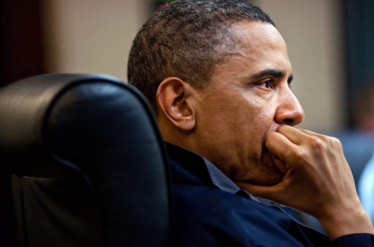 Obama keeps poker face after bin Laden order