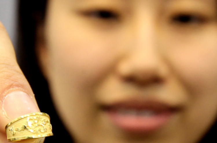 Smaller gold rings: solution to surging prices