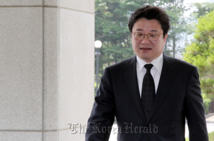 Top prosecutor says bank scandal probe will continue