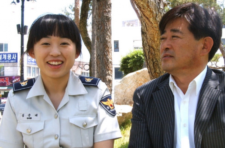 Daughter follows father’s footsteps, joins police force